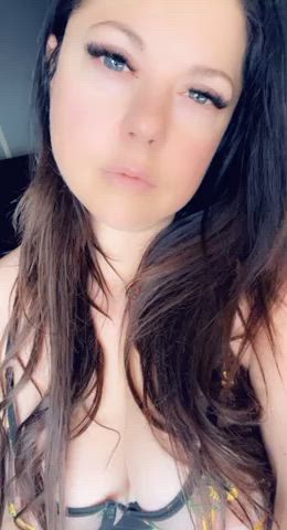 Do you like mine when the jiggle? : video clip