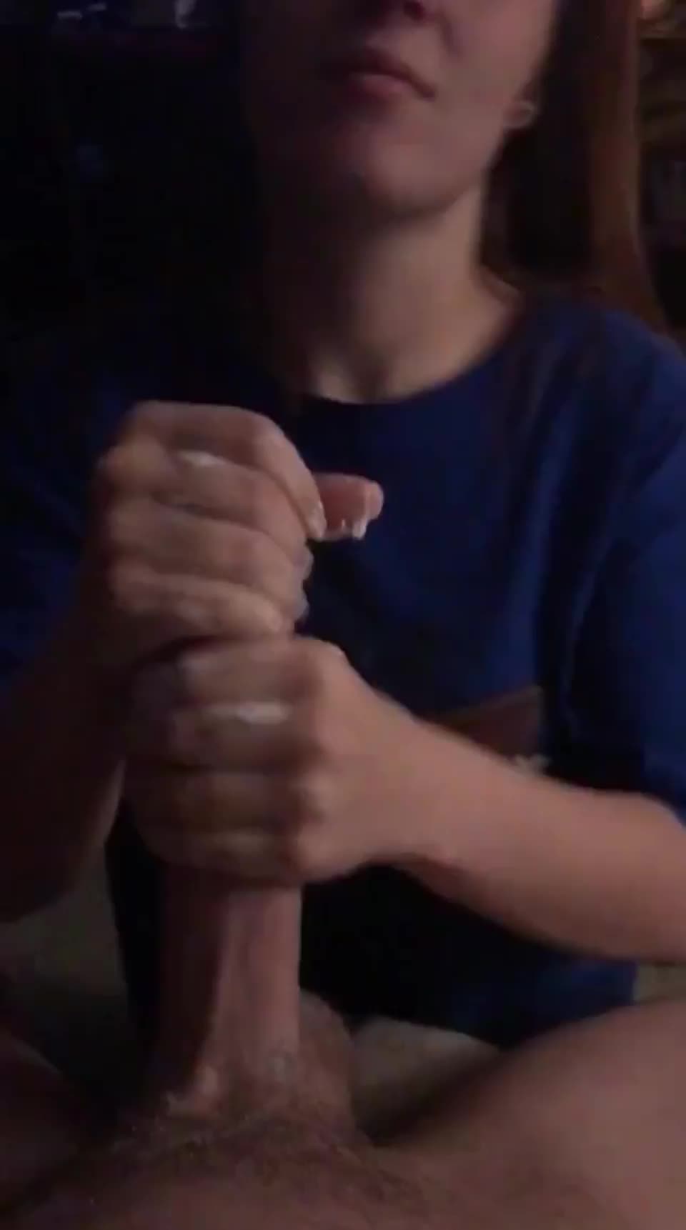 She Makes Him Squirt On Her Face : video clip