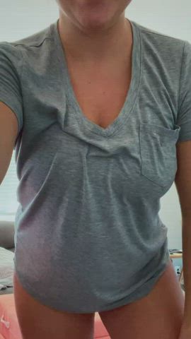 Loose tee’s hide my natural milf curves : video clip