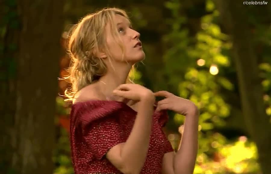 Ludivine Sagnier [gifv] : video clip