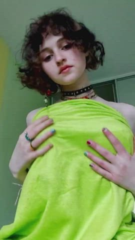 Guys who appreciate teens with juicy tits are my favorite : video clip