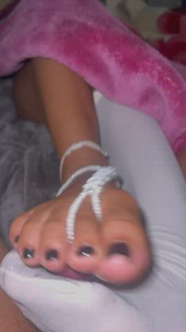 I’m an expert footjobs : video clip
