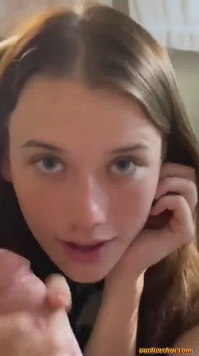 Teenage Girl Loves To Giving Head To Her Boyfriend : video clip