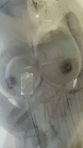The glass really shows how Big they are : video clip