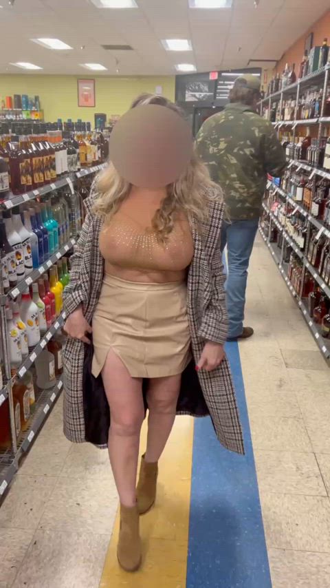 If my top isn’t see-thru enough let me lift it for you too : video clip