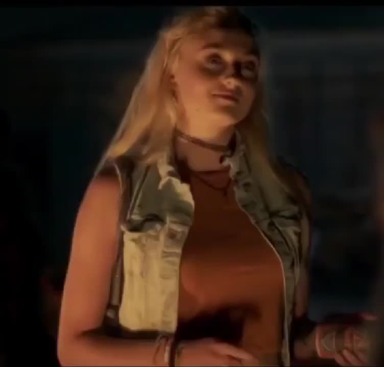 Sophie Turner is ready for her gangbang : video clip