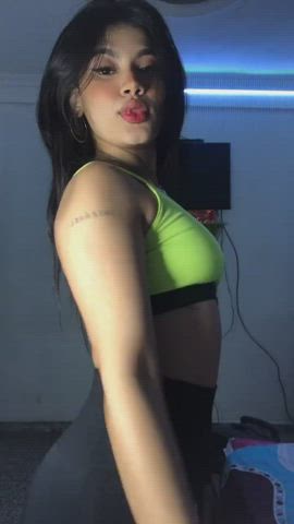 Wanna see me in my gym clothes or without it? : video clip