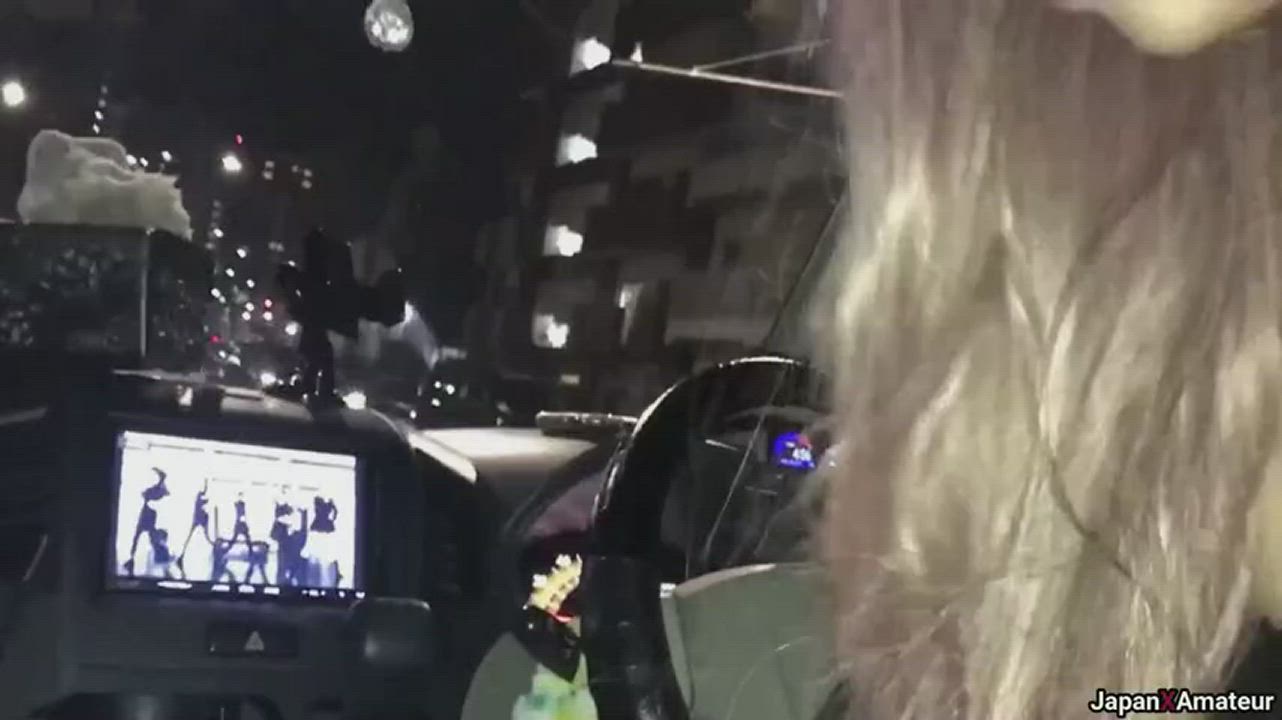 Amateur Japanese Girl Sucking Dick In A Car Before Doing Anal : video clip