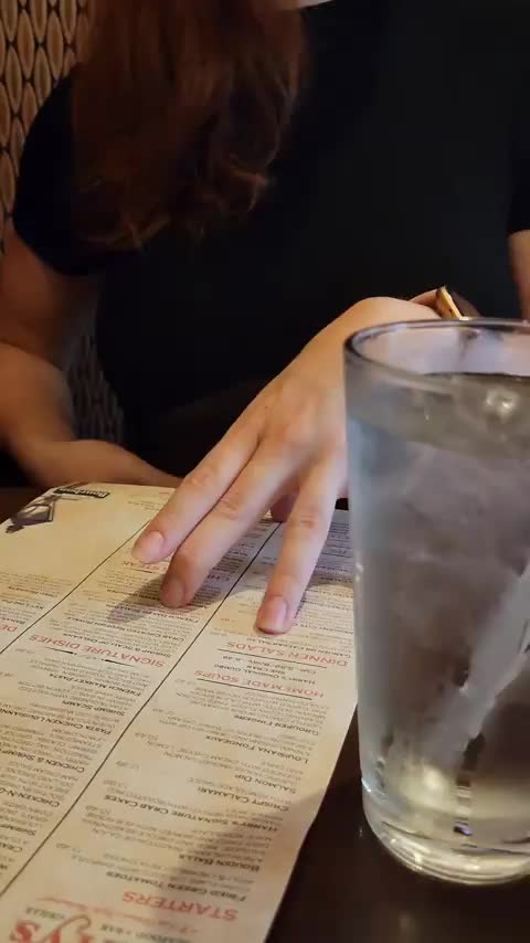 Flashing at dinner tonight [GIF] : video clip