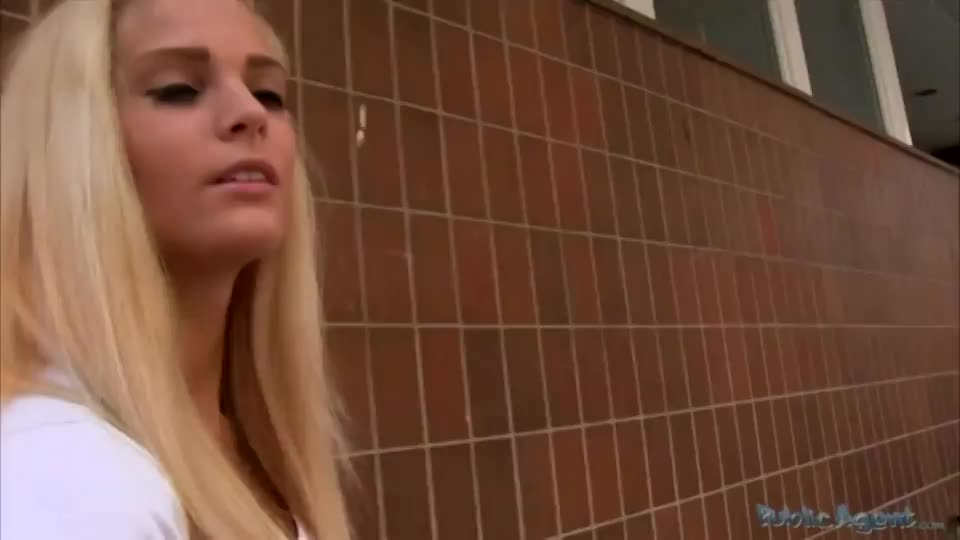 Creampie Sex In Parking Lot : video clip