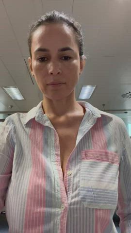 Almost caught in the office [GIF] : video clip