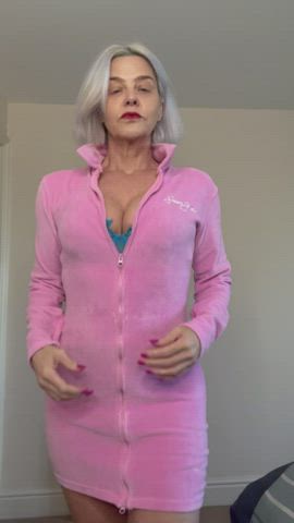 I wanna let one lucky older guy cum on my ass multiple times : video clip