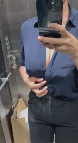 Quick flash from the elevator [GIF] : video clip