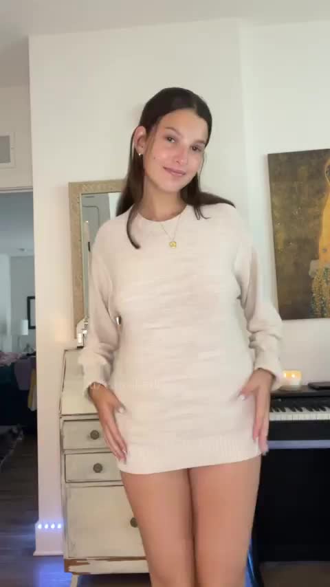 I love showing off what I’m hiding underneath my clothes ;) : video clip