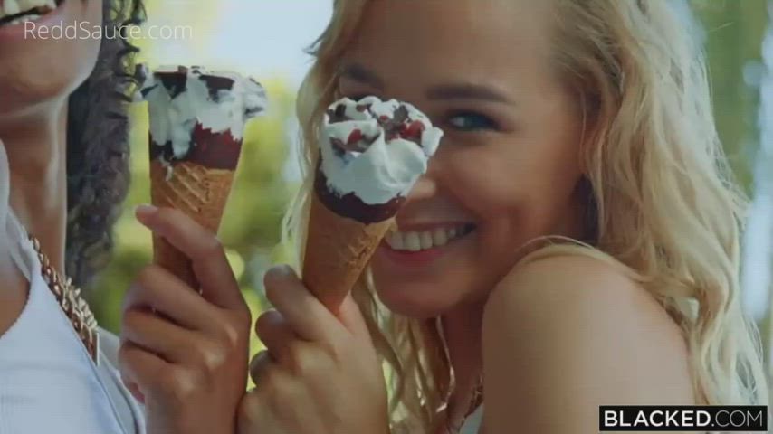 Mia Nix & Kelly Collins : video clip