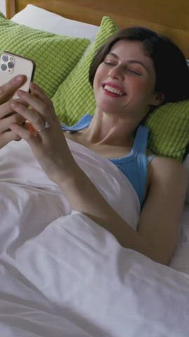 Alexandra Daddario SMOOTHEZ : video clip