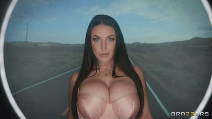 Knows How To Capture Your Attention : video clip