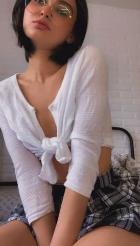 Do you like shy or liberated girls? : video clip