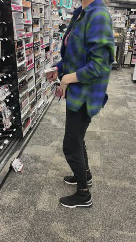 Quick flash at the store! [gif] : video clip