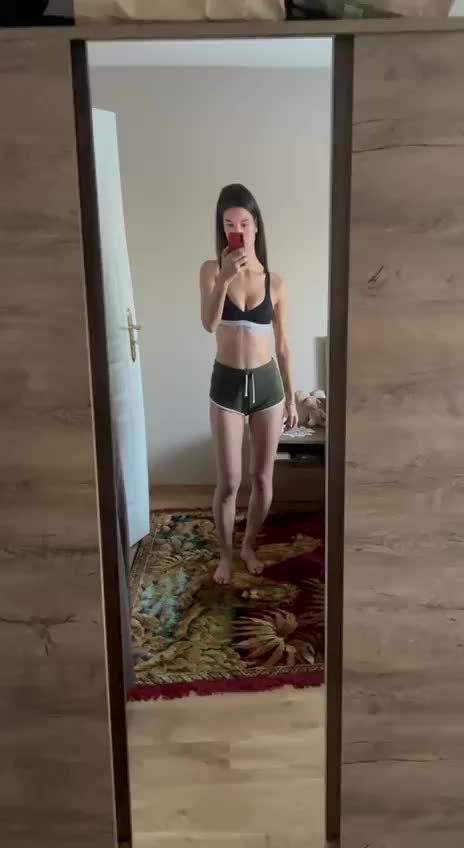 Will this make guys in the gym give me attention ? : video clip