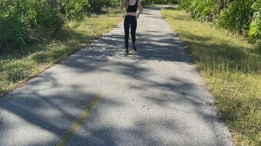 flashing young pussy lips : video clip