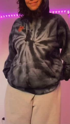 Baggy clothes can hide a lot : video clip