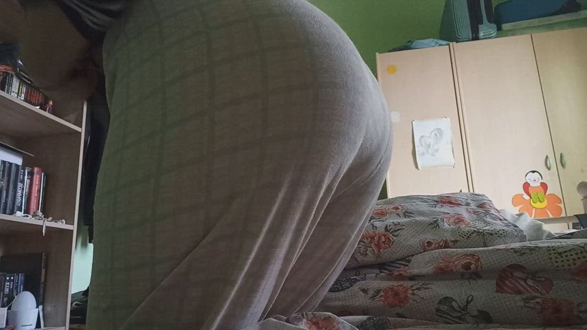 my roommate wanted a BJ : video clip