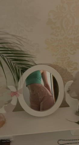 I still have my PJs from when I was 16 : video clip