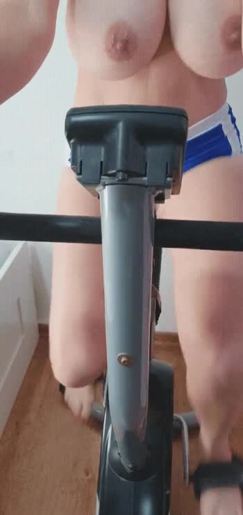 Don't you think girls should also be allowed to ride topless on bikes?😉🥵🚲 : video clip