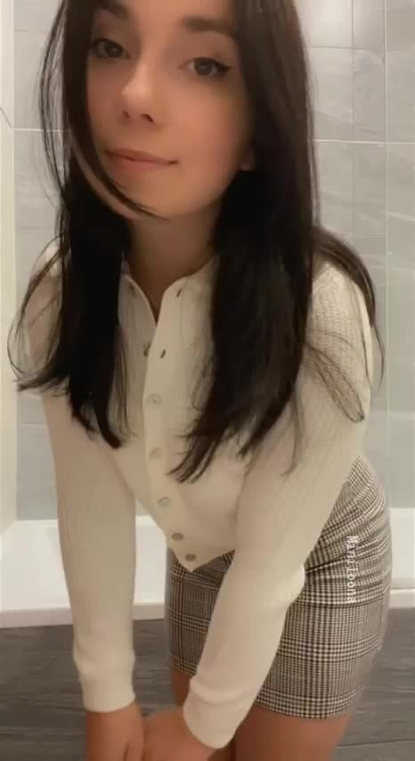 Can I be your sexy secretary? : video clip