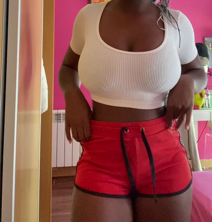(F19) Are you into girls with my body type? : video clip