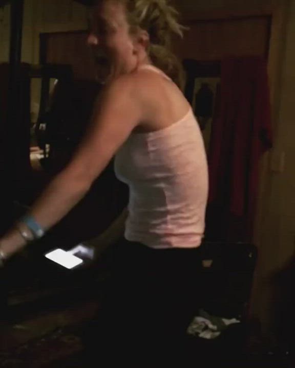 Kaley Cuoco : video clip