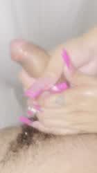 Her nails turn me on so much : video clip