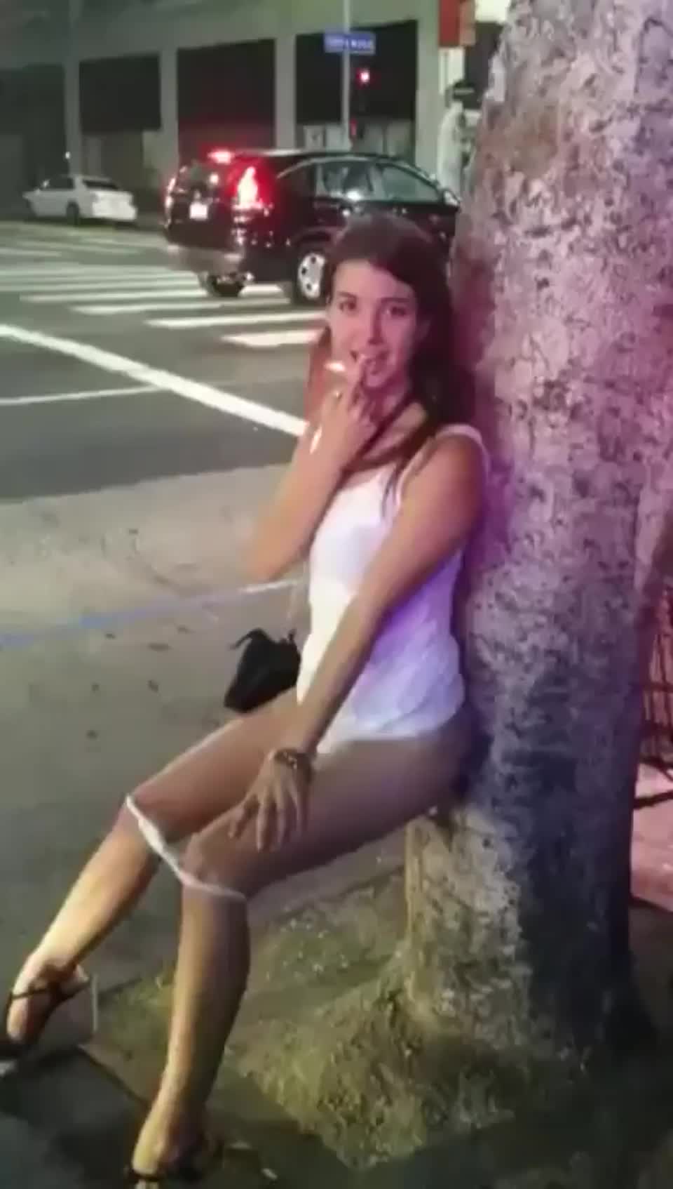Peeing In Public : video clip