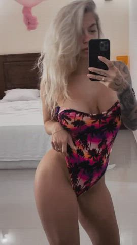 Busty Blonde Dancing In Front Of Mirror : video clip