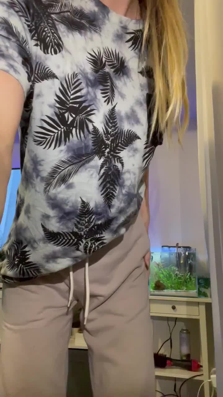 18 and my tits are finally coming in : video clip