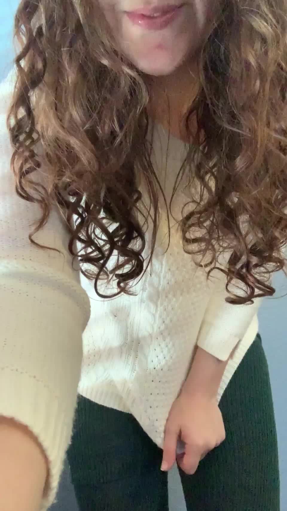 I wish sweater and thigh high season was year round : video clip