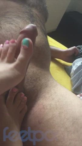 girl with green and pink toes gives footjob : video clip