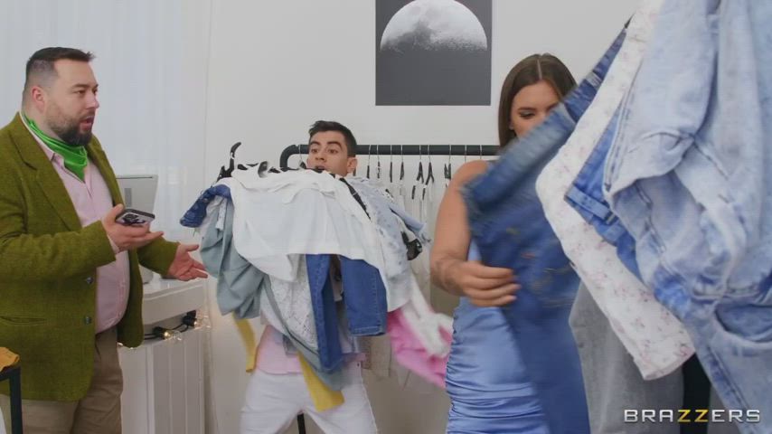 Finding The Perfect Jeans : video clip