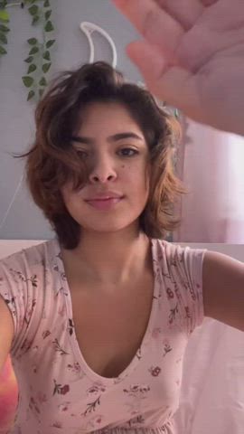 cute latina tiktoker : video clip