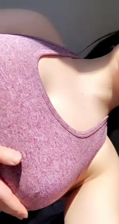 Dropping my huge perky titties 😍 : video clip