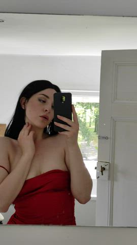 Your pale queen is feeling horny today : video clip