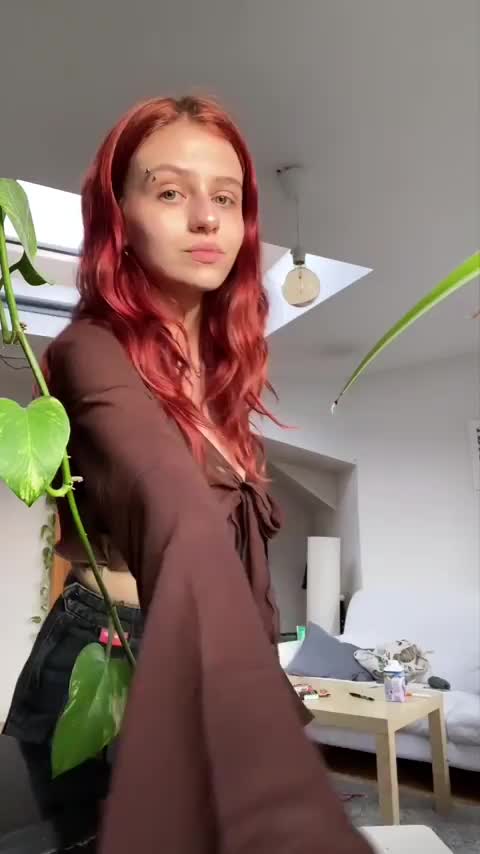 Daddy, do you like flexible, red-haired girls? : video clip