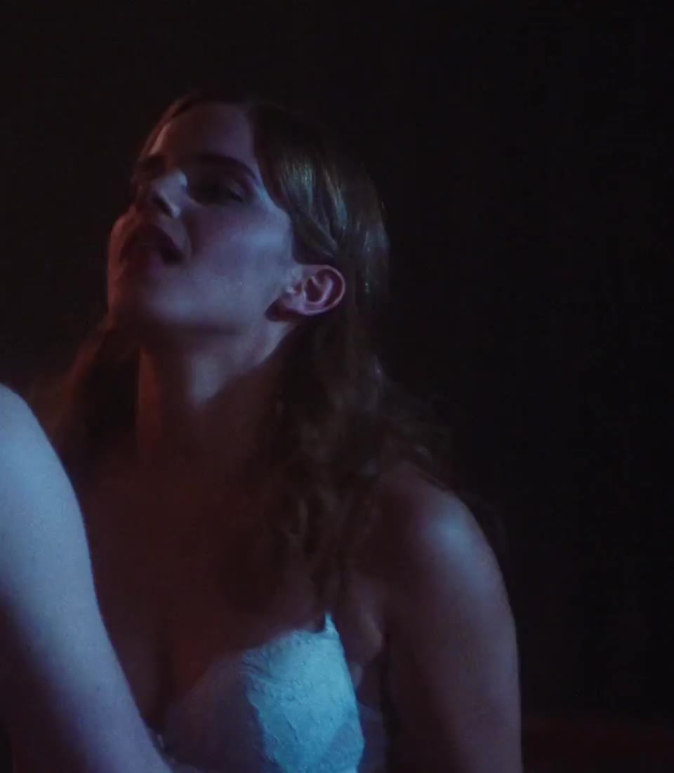 Emma Watson [The Perks of Being a Wallflower] : video clip