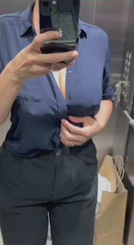 Horny at home elevator… [GIF] : video clip