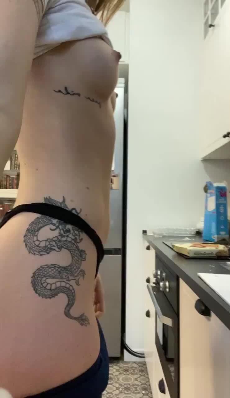i hope the dads here are proud of my booty : video clip