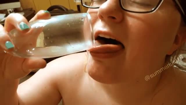 Drinking a load of cum from a glass 🤤 : video clip