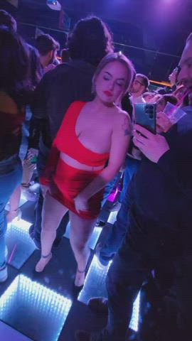 flashing my big naturals in a packed club turns me on😏✨ : video clip