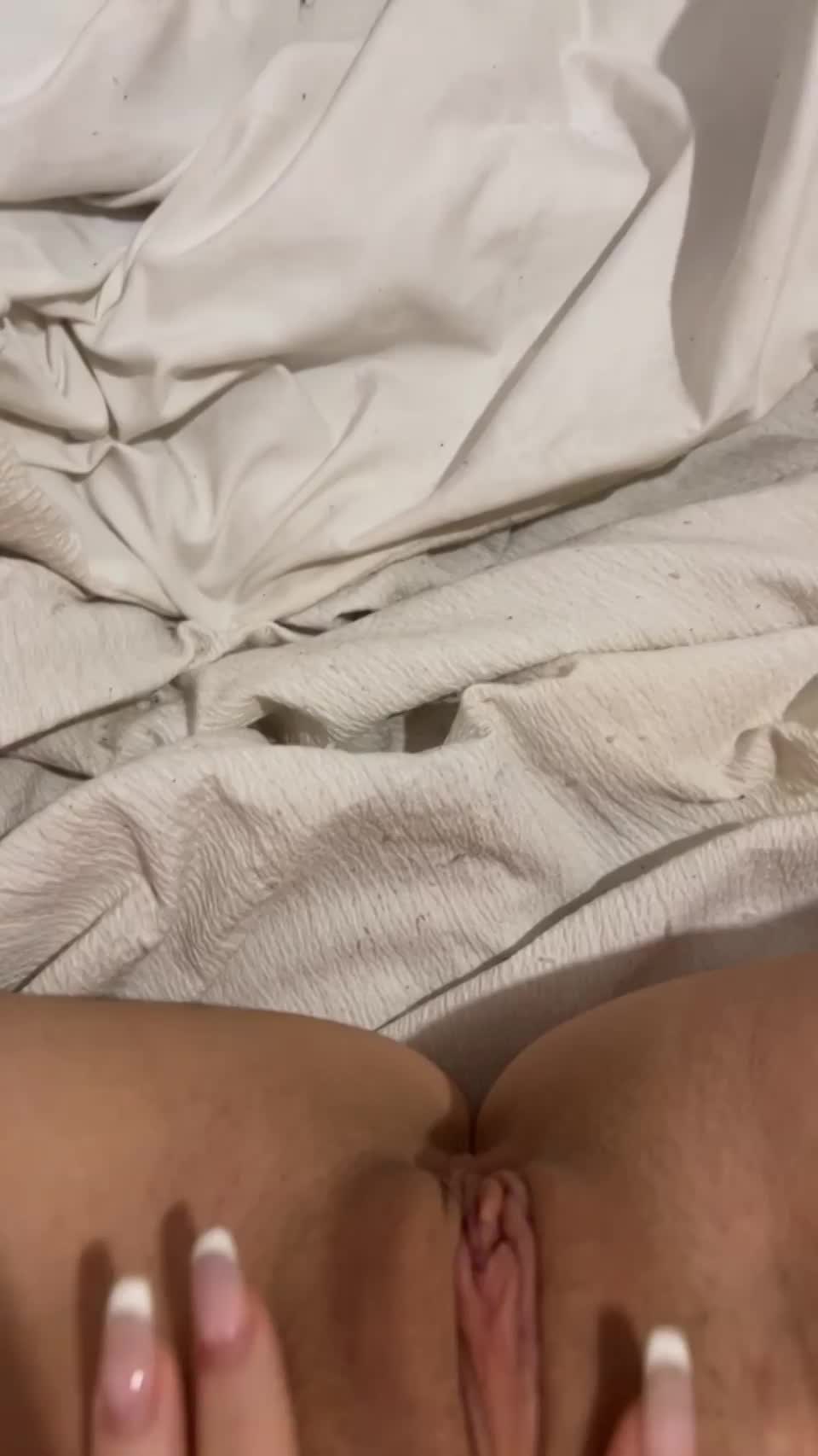 It's so tight and juicy : video clip