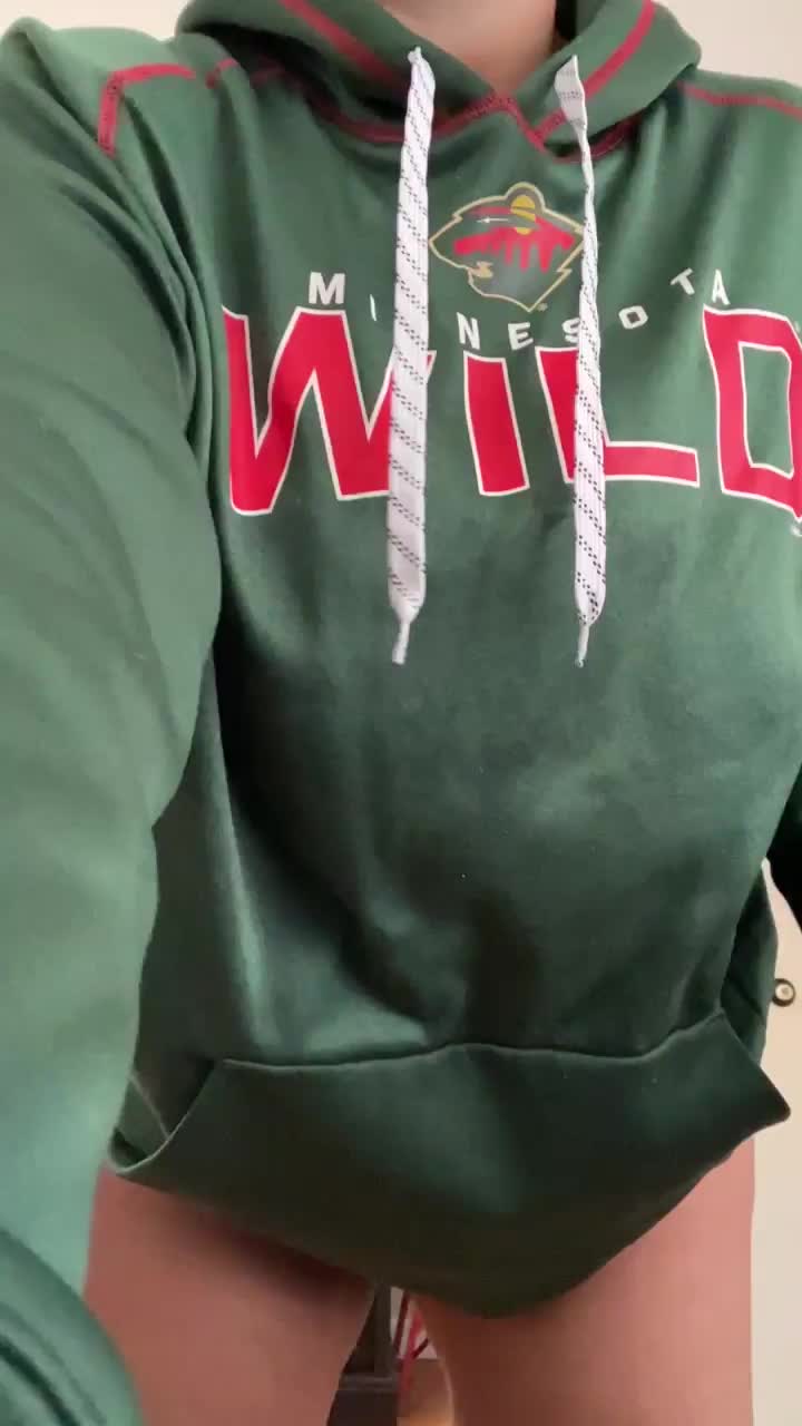 Think the guys coming over to watch the playoffs tonight know what I’m hiding under this sweatshirt : video clip